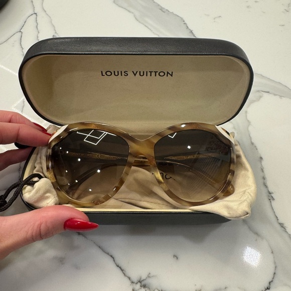 Louis Vuitton Sunglasses - Picture 2 of 2
